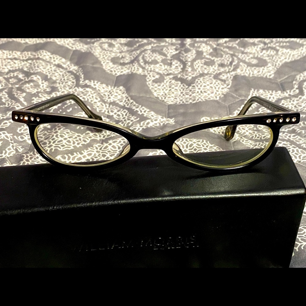 Retro style cat eye glasses
